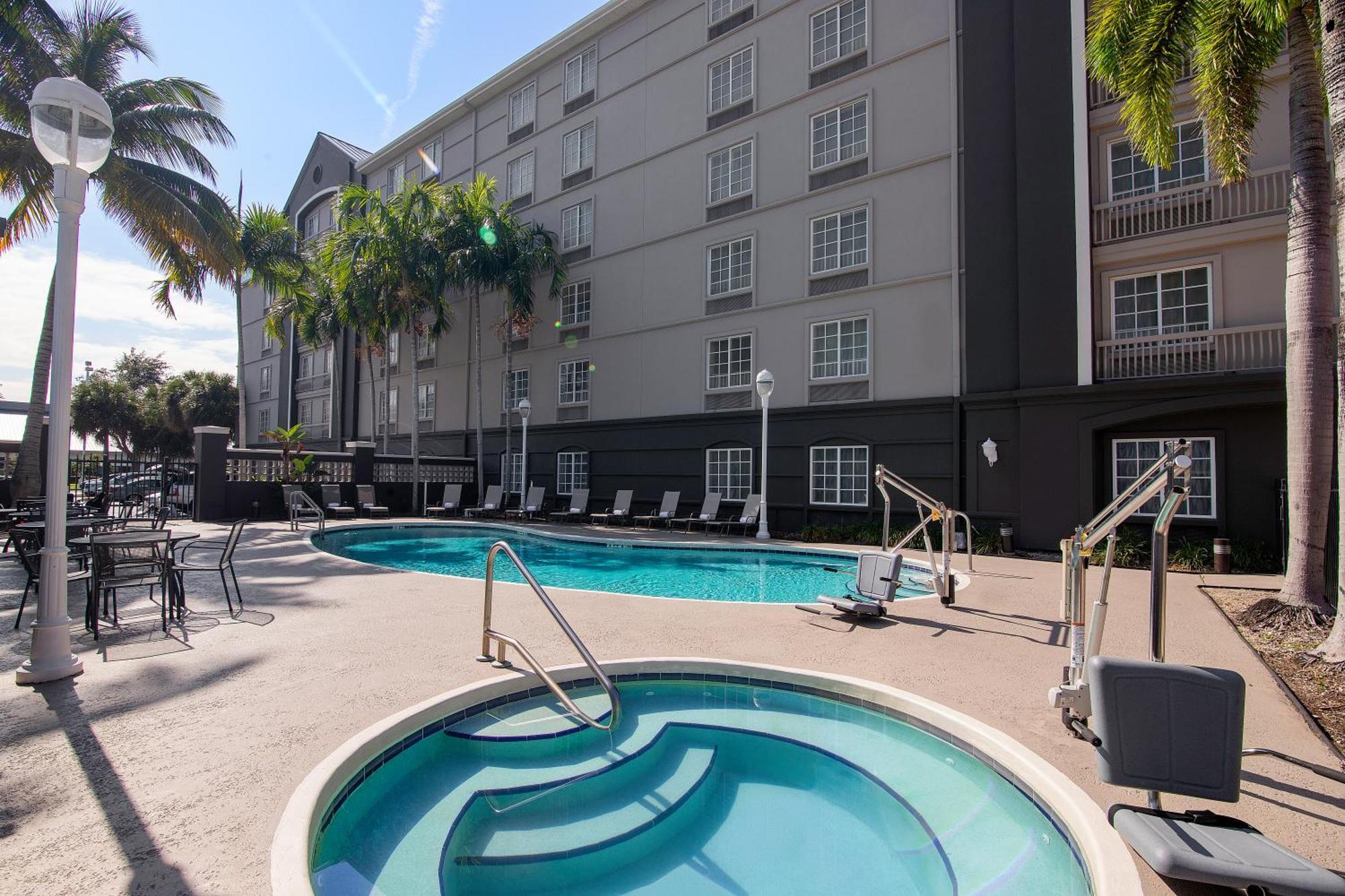 La Quinta By Wyndham Miami Airport West Hotell Sweetwater Eksteriør bilde